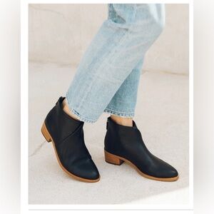 Soludos Venetian Leather Ankle Boots